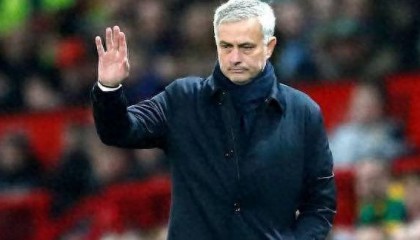 乐鱼体育app-师徒对决暗藏杀机！阿韦洛亚率皇马迎战穆里尼奥，关键战不容有失