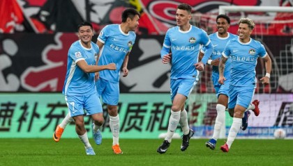 乐鱼体育-中超-钟义浩进球迈达纳破门 河南队战胜上海海港