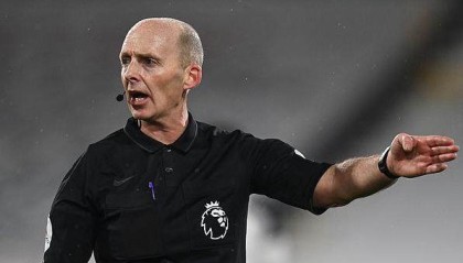 乐鱼体育app-四天之内两张红牌被推翻 英超盲裁你怎么看VAR的？