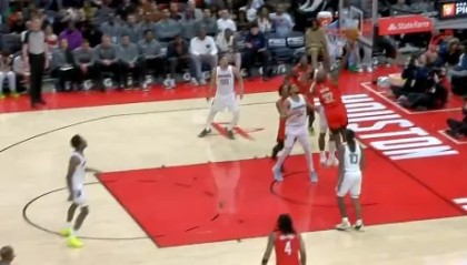 乐鱼体育-杰夫-格林突破上篮打进火箭三节轰100分，领先29分进入末节