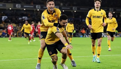 乐鱼官网-英超中资队酿奇迹？绝平阿森纳+绝杀利物浦！4轮抢7分 或逆袭保级|狼队|阿斯顿维拉|西汉姆联|埃梅里|主场_新浪体育_新浪新闻