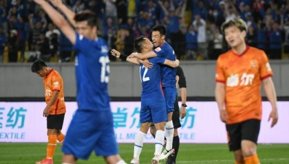 乐鱼官网-两连胜后申花瞄准德比战 曾诚巴索戈或因伤缺席