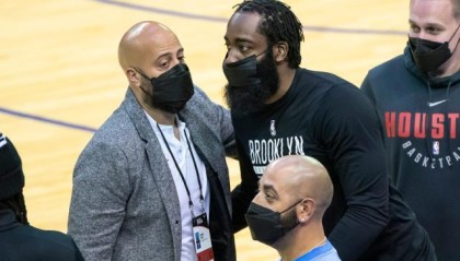 乐鱼体育app-哈登率新东家篮网摧枯拉朽 老东家火箭和伤病死斗